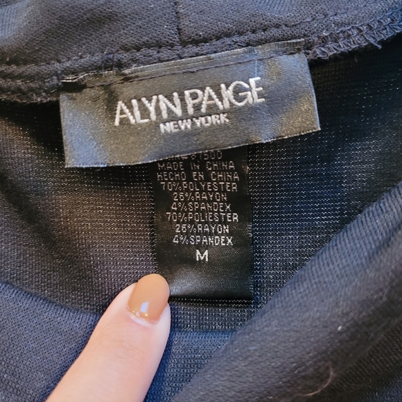 Alyn Paige Knee Lenth Dress - Picture 2 of 2